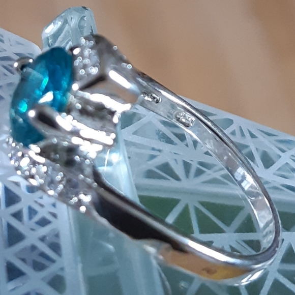 💎 Oval Facetted Blue Stone Silver Cocktail Ring - Picture 3 of 6
